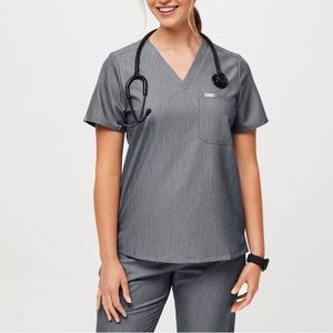 figs catarina one pocket top- Graphite